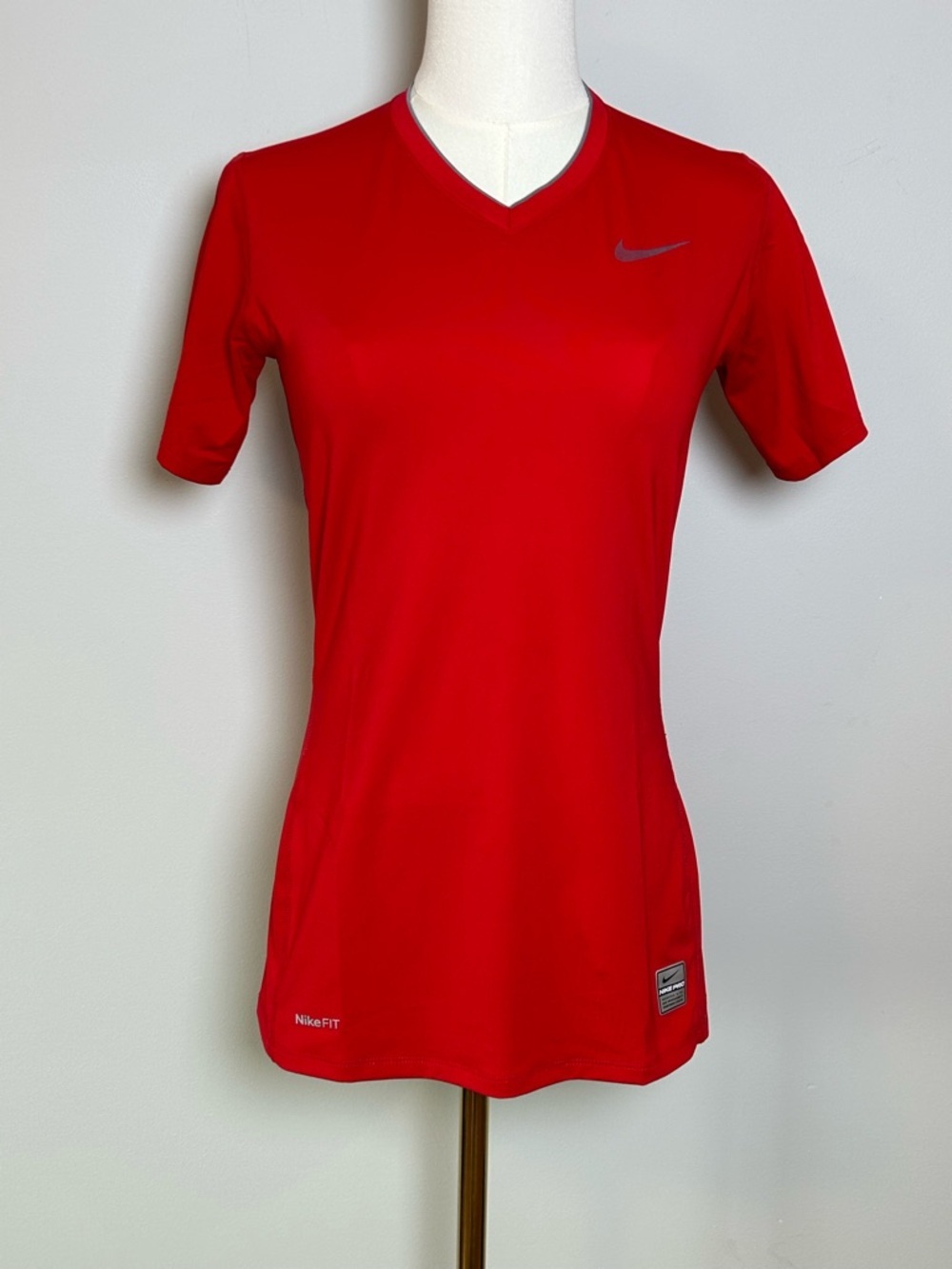 Nike prob Dri-FIT red athletic V-neck tee women’s small fitted workout top